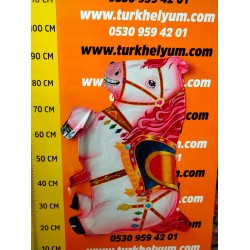 Kırmızı Semerli At